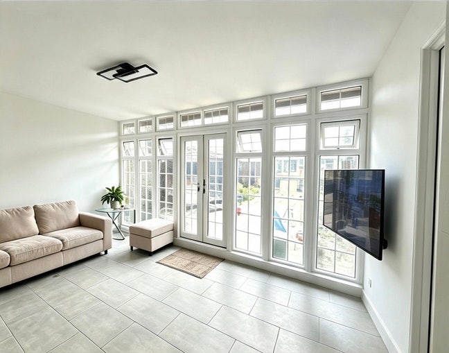 En Suite Room NW2 Bills & Weekly Cleaner Included  Main Photo