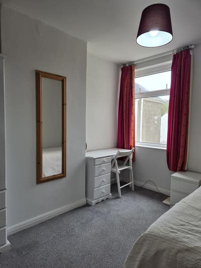 Single Room central location Main Photo