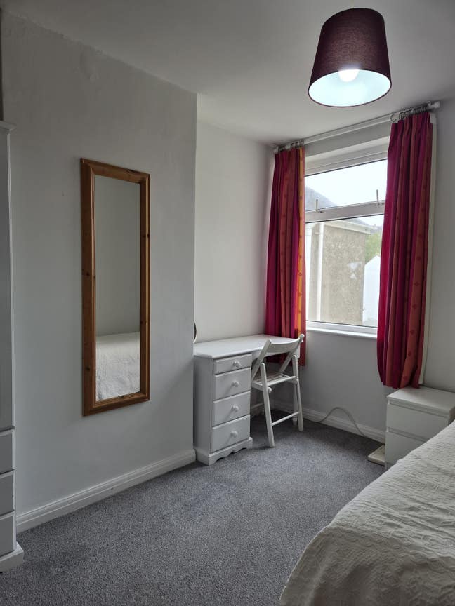 Single Room central location Main Photo