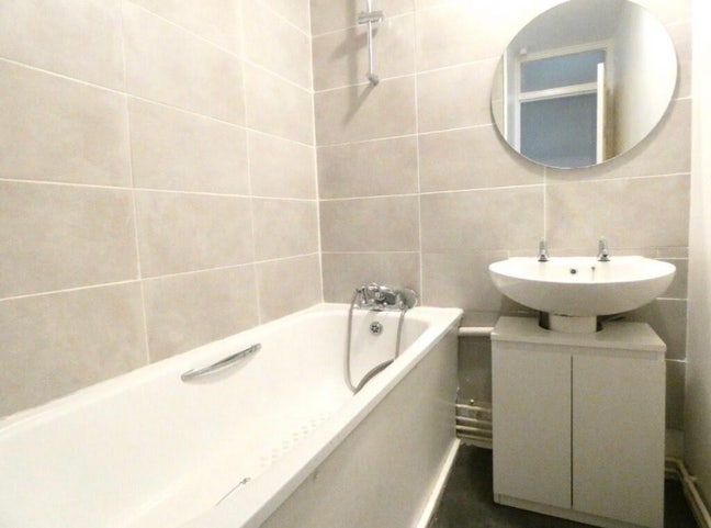 Room for rent in Bow Main Photo