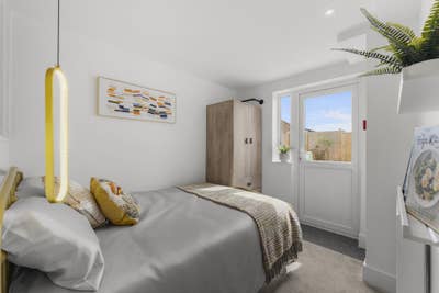 Ground floor suite, patio & parking | Bills inc Main Photo
