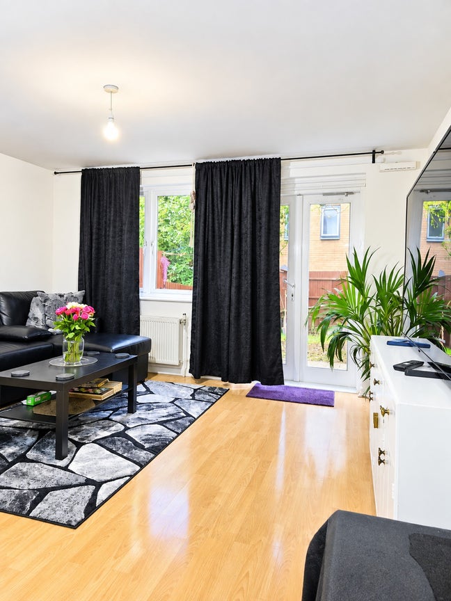 🏡 Spacious Double Room – NW10 | &pound;900 PCM Main Photo