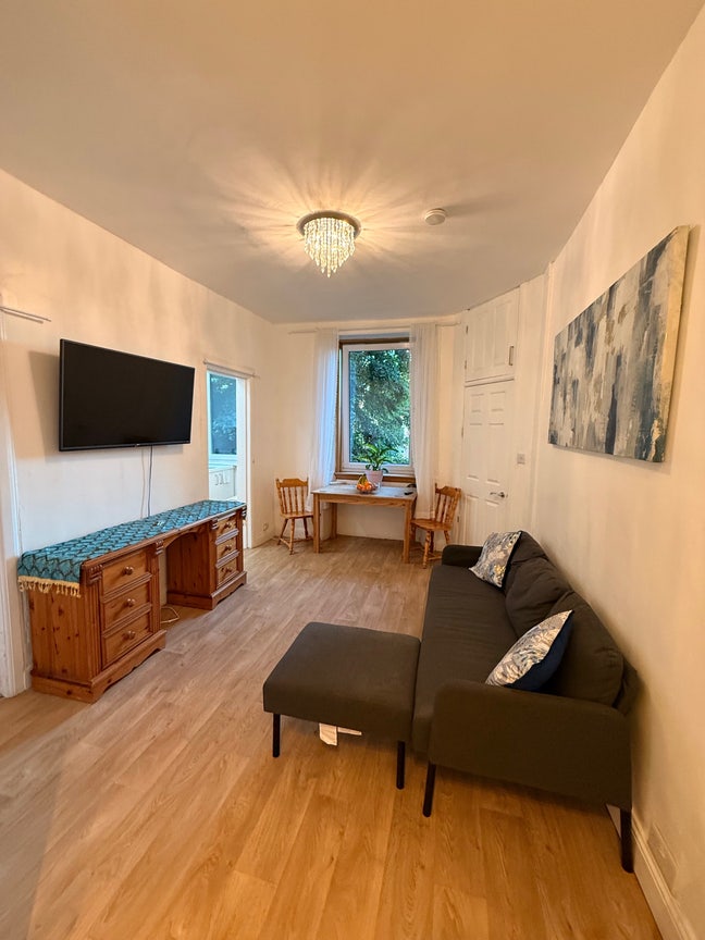 2 Bedroom Apartment – Causewayside, Edinburgh Main Photo