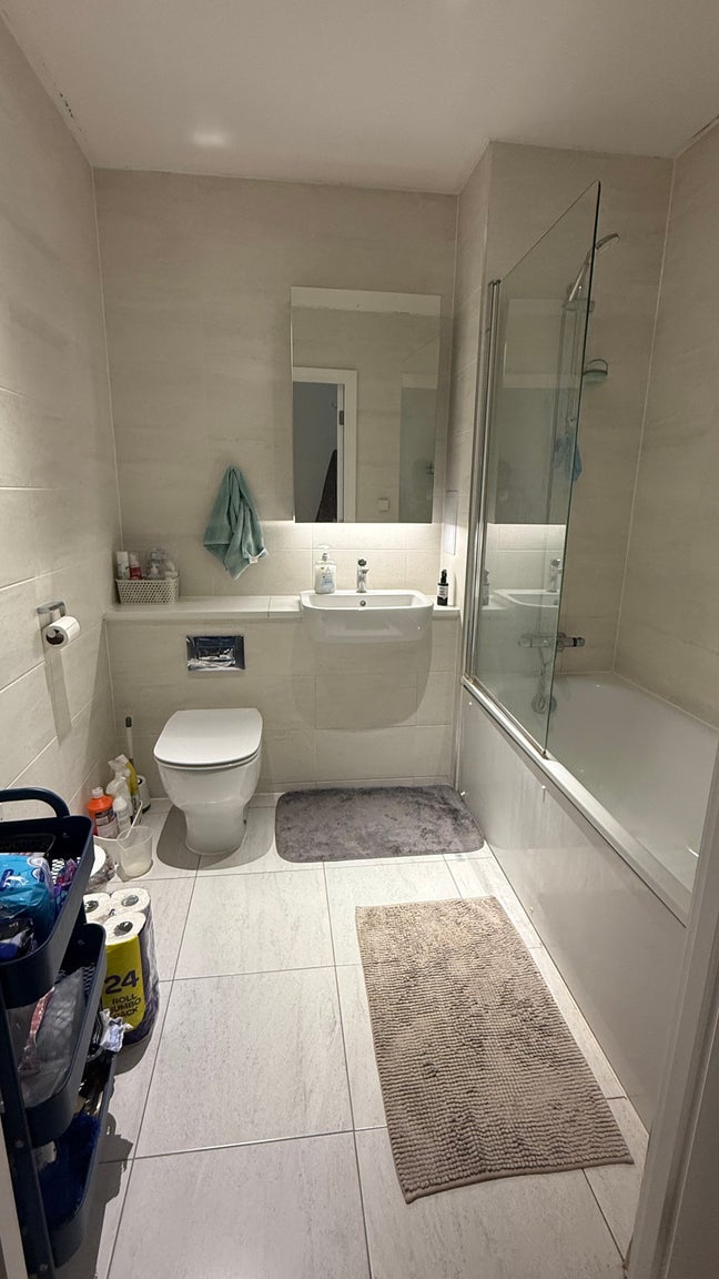 Modern Room in 3-Bed 2-Bath Flat in Canning Town Main Photo