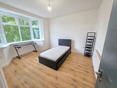🏡 1 Furnished Room Available Now – Leyton E10 6Ew Main Photo