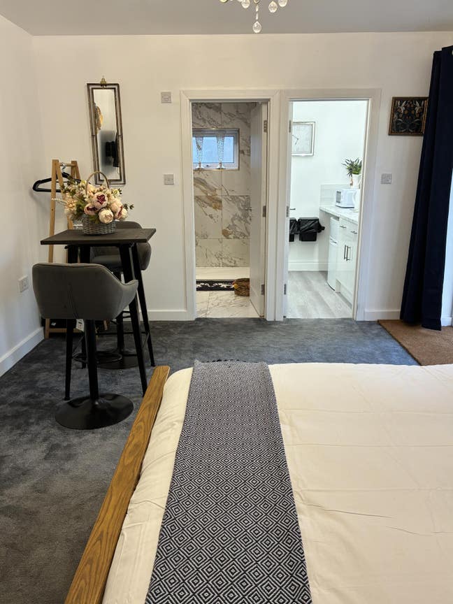 Short term accommodation available  Main Photo