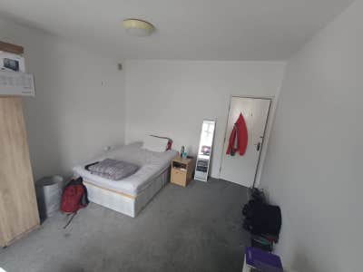 Room in 4 bed with spacious living room & kitchen Main Photo