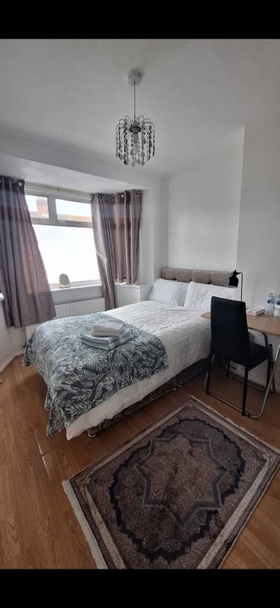 Double Room in Custom House. Main Photo