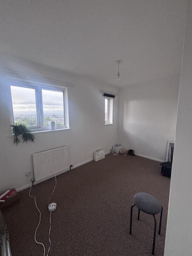 Bright, Double Bedroom Available to Rent. Main Photo