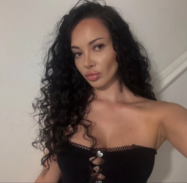 2 best friends looking for 1–2 flatmates 🏡🤍 Main Photo