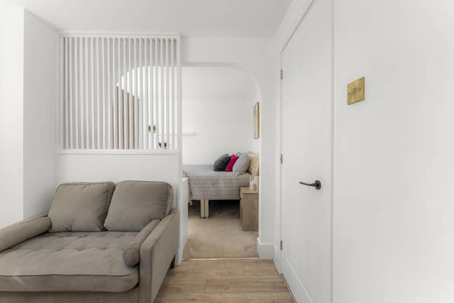 Wake up to sea views | Private suite, bills inc Main Photo