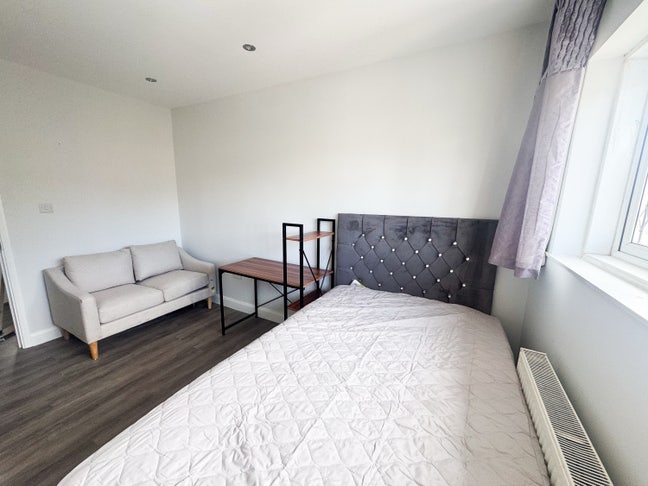 New Studio Flat | UoB | QE | Bills Inc. Main Photo