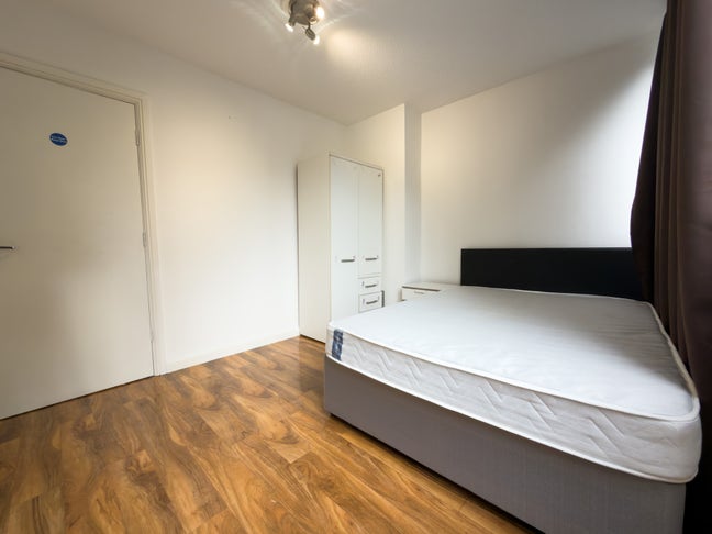 Double room Fully furnished- Clapham Junction Main Photo