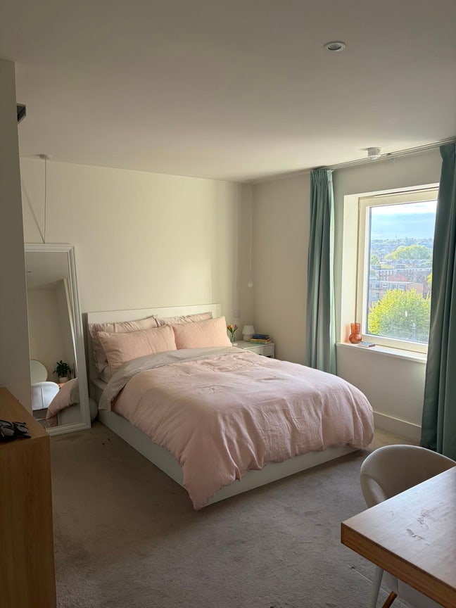 En-suite room available in Finsbury Park!  Main Photo