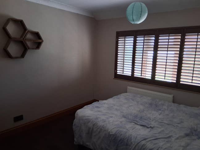 Room to rent in owner occupied house Main Photo