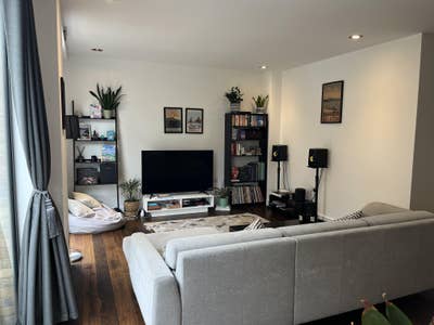 En-suite King Room – Clapham Old Town Main Photo