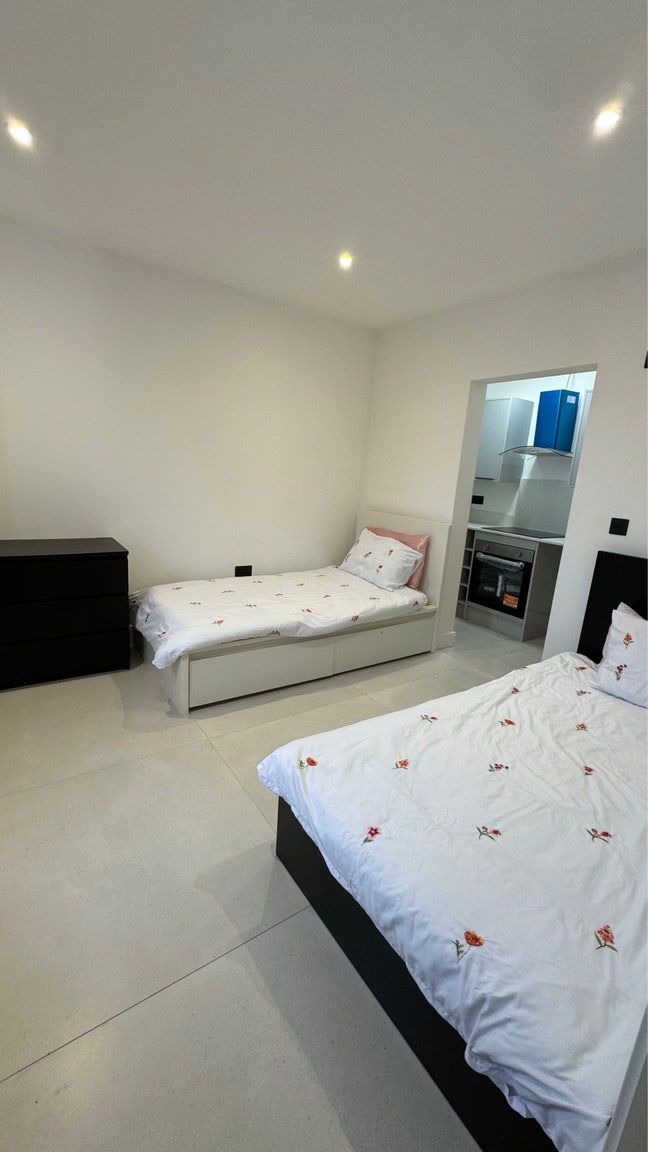Beautiful Self-Contained Studio Flat Main Photo