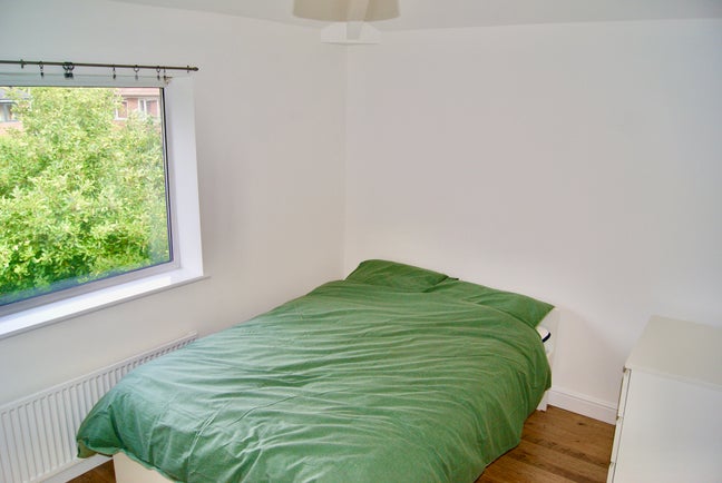 Double Rooms in Wythenshawe Main Photo