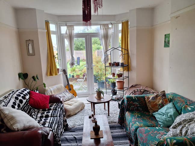 Cosy room in conscious house share Main Photo