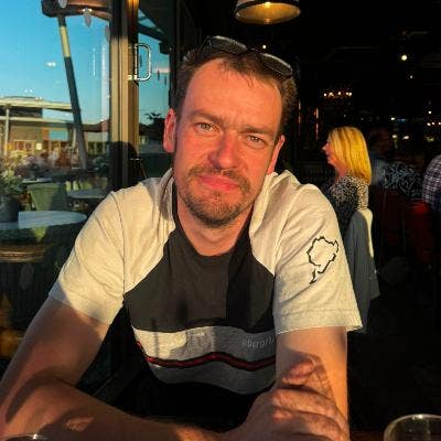 Professional Male seeks a single or double room Main Photo