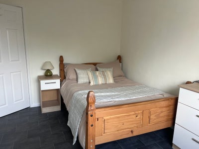 Double Room to rent 5 minute walk from Hospital  Main Photo