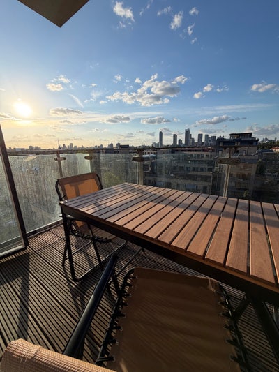 1 Bed flat/Floor-Ceiling windows/Penthouse almost  Main Photo