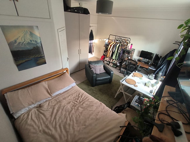 Large, Light Double Ensuite Room Main Photo