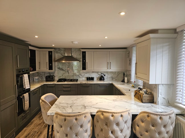 Luxury 3 Bed, 2 Bath Bromley | Short Let | Bills Main Photo