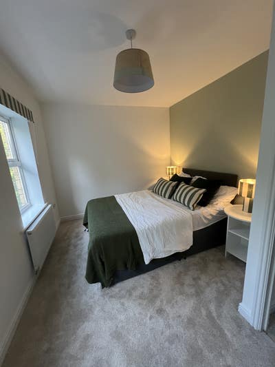 2 Rooms To Rent Main Photo