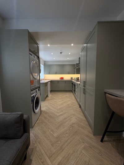 Brand New 7 Bed Ensuite Rooms for Professionals  Main Photo
