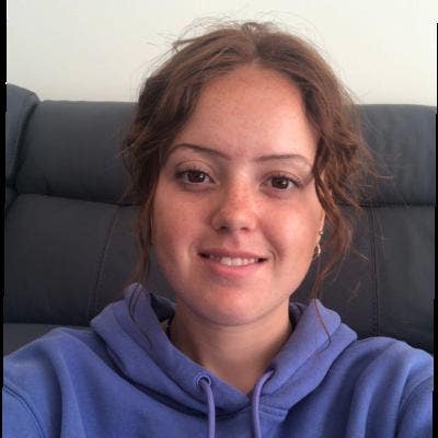 Professional Female seeks a single or double room Main Photo