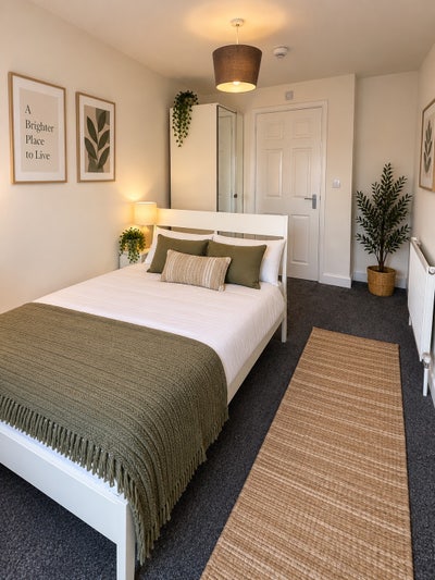 Modern double room with ensuite  Main Photo