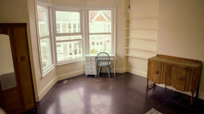 Large spacious First Floor Front Room  Main Photo