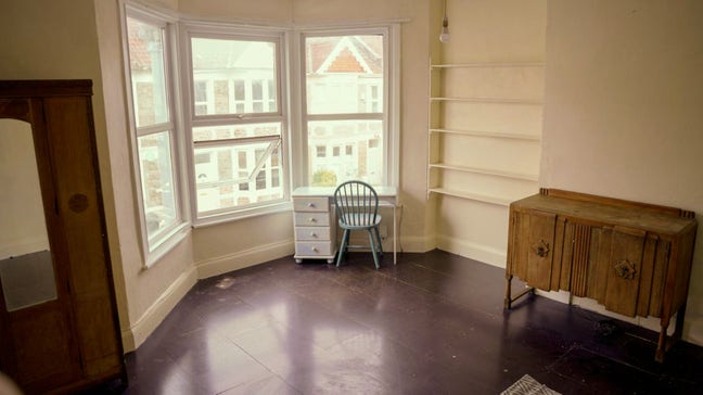 Large spacious First Floor Front Room  Main Photo