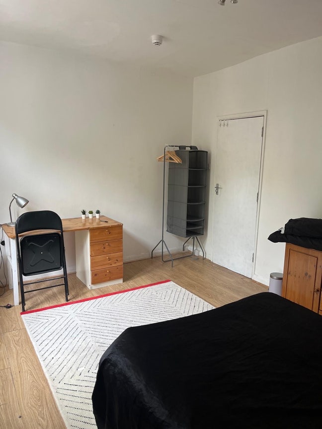 Large double bedroom  Main Photo