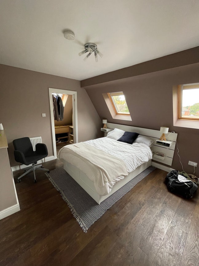 Flatmate wanted for 2 bed Far Headingley penthouse Main Photo