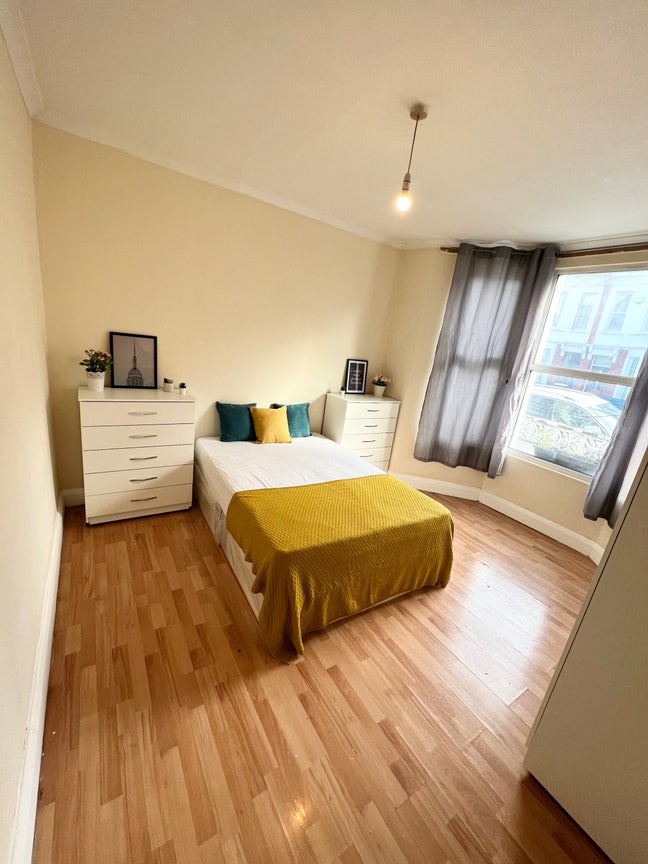 *Zone 2,Jubilee Line, Double Room Ready to Move In Main Photo