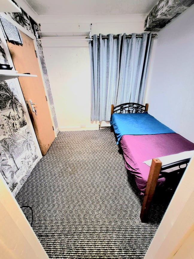 ***Spacious Double Bedroom with an ensuite Main Photo