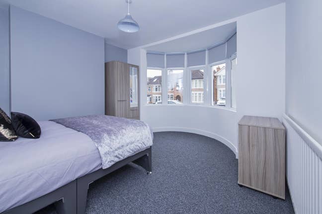 🌟 3 Spacious Double Rooms Available - CV3 Main Photo