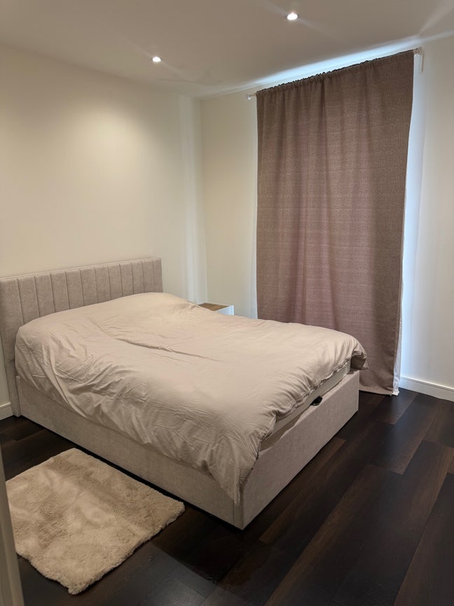 Spacious Double Room With Own Bathroom  Main Photo
