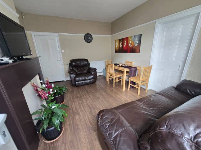  1 double bedroom in a 3 bedroom Flat Main Photo