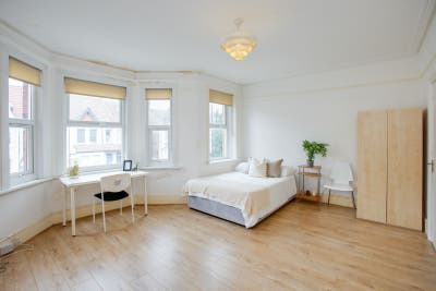 🛶 2 Lovely Double Rooms in W13 | Walking Dist 🛶  Main Photo