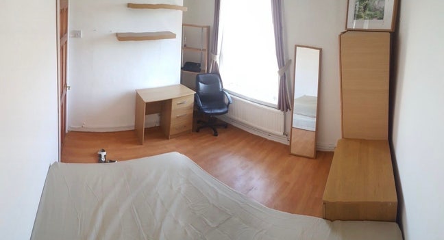 Cheap Double Room Available 7th October Bow Main Photo