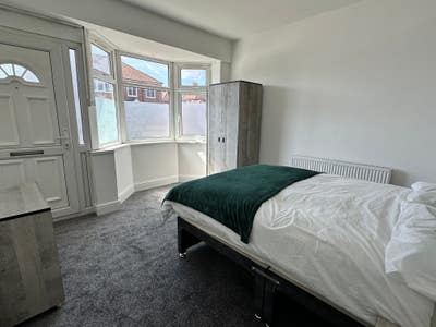 Spacious Double Room | Bills Incl | Refurbished Main Photo