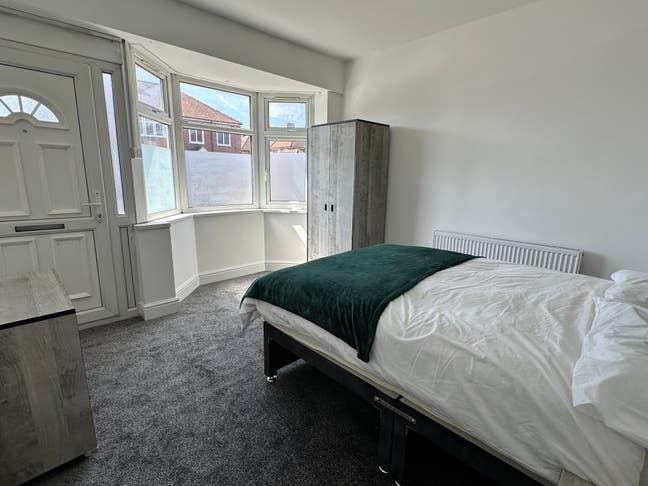 Spacious Double Room | Bills Incl | Refurbished Main Photo
