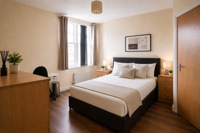 Double & En-Suite Rooms Available Main Photo