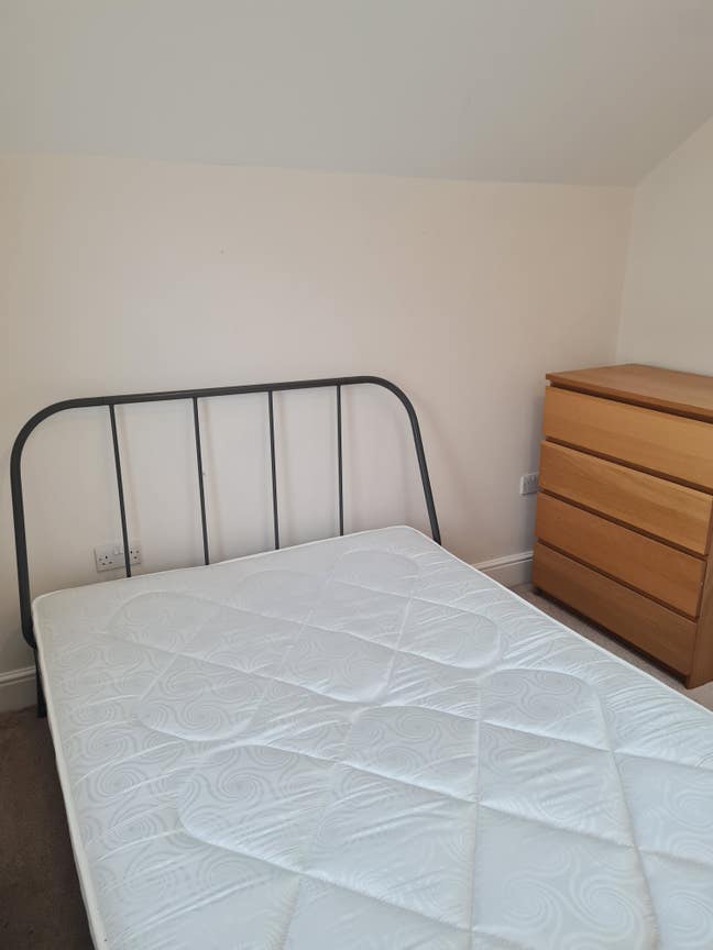 Small Double Room - Available near Mill Road Main Photo