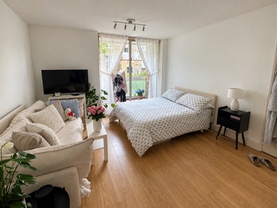  Spacious double bedroom with balcony.  Main Photo