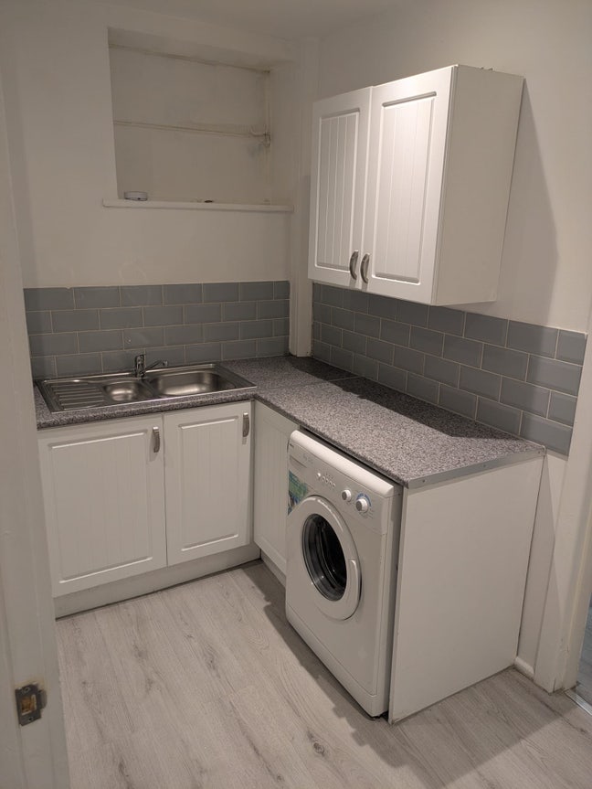 Large 3 bedroom flat to let  Main Photo