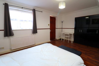 Double room with private garden available  Main Photo
